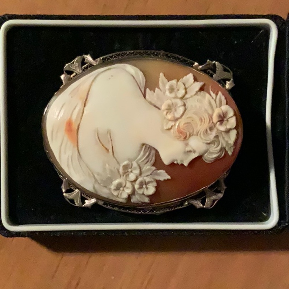 Cameo 14K white gold  pendant